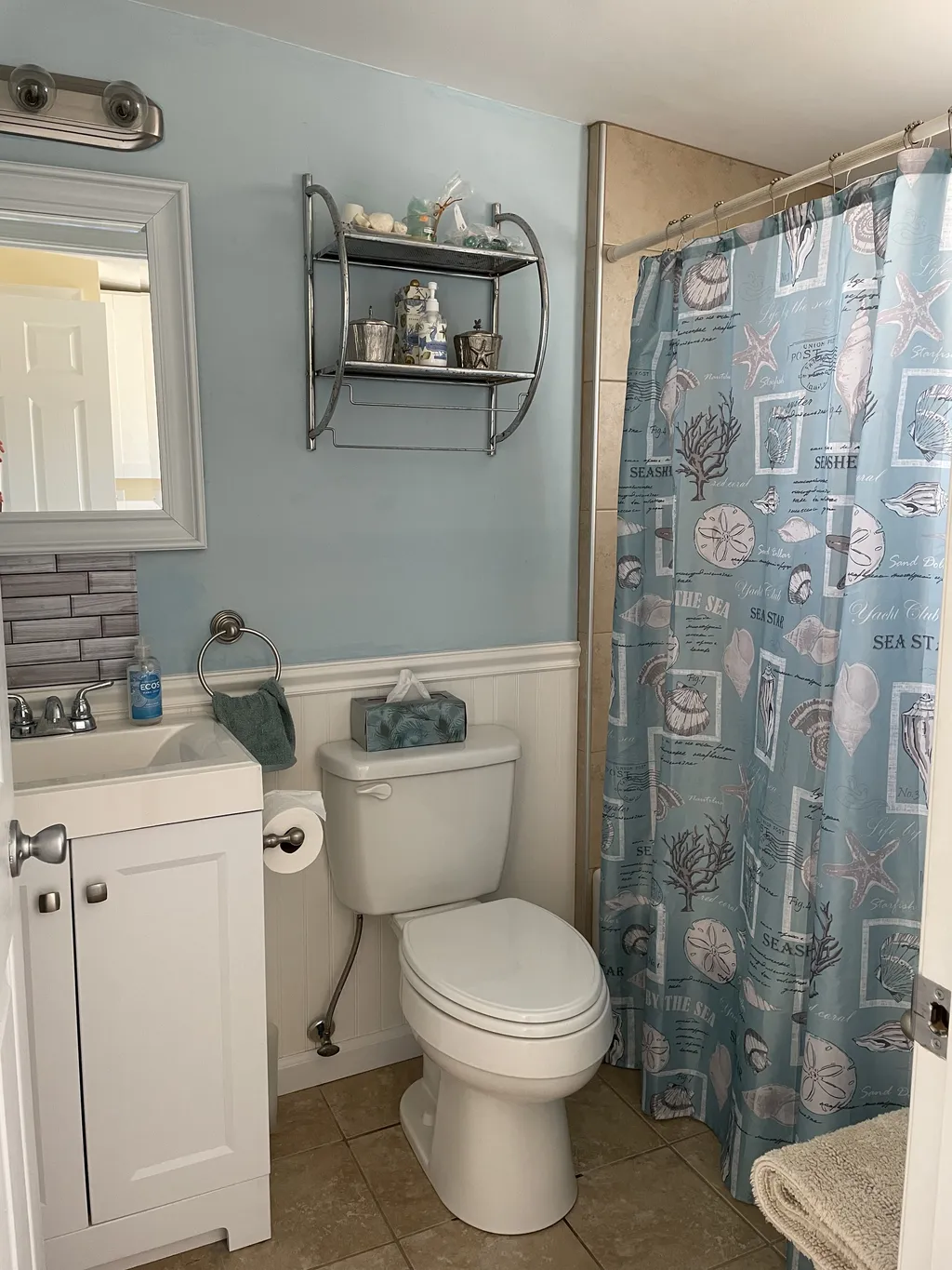 Full tiled bath with tub