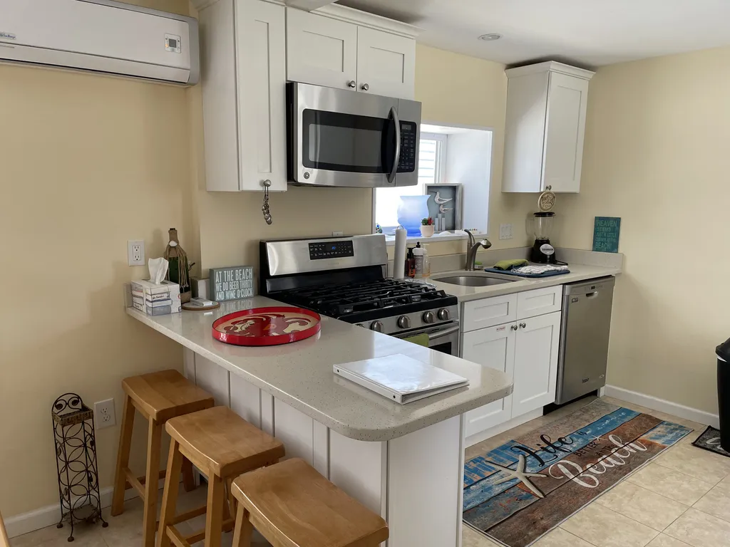 Island seating and gas stove