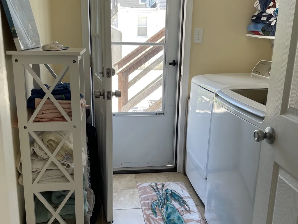 Full laundry washer and dryer