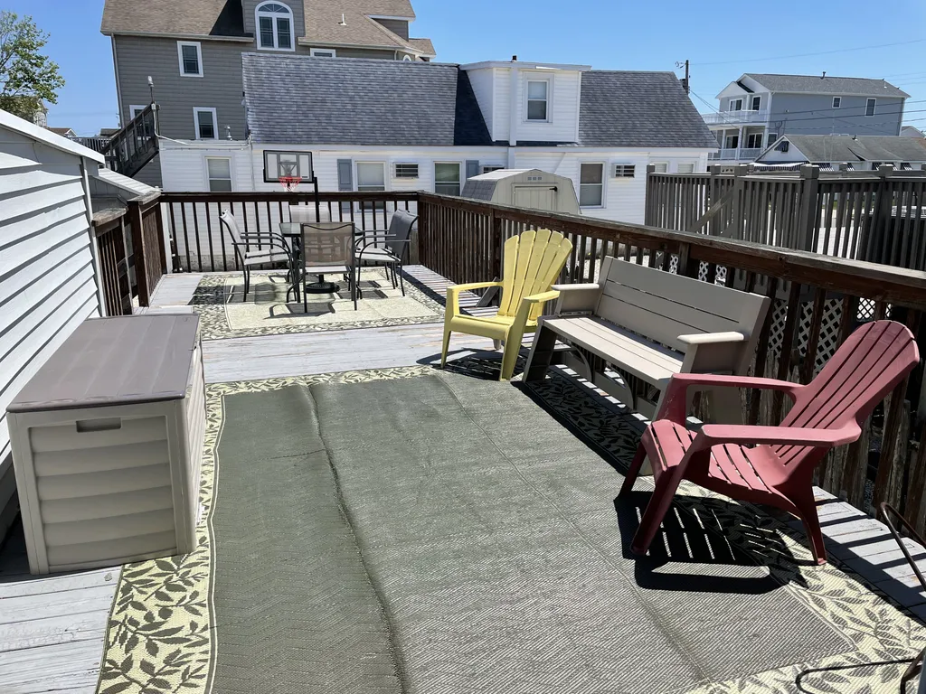Huge back deck, grill, patio seating and umbrella
