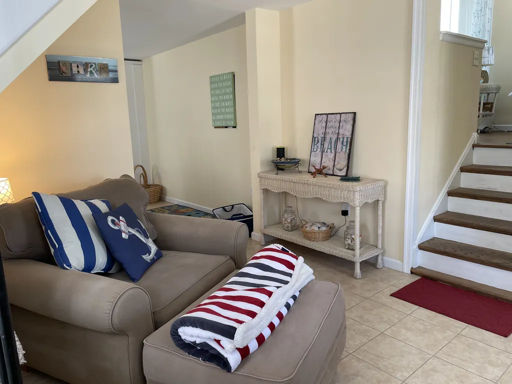 Entry way and steps to family room