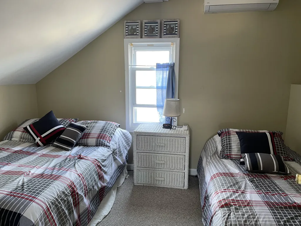 Full bed and twin