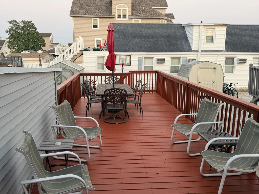 Expansive back deck