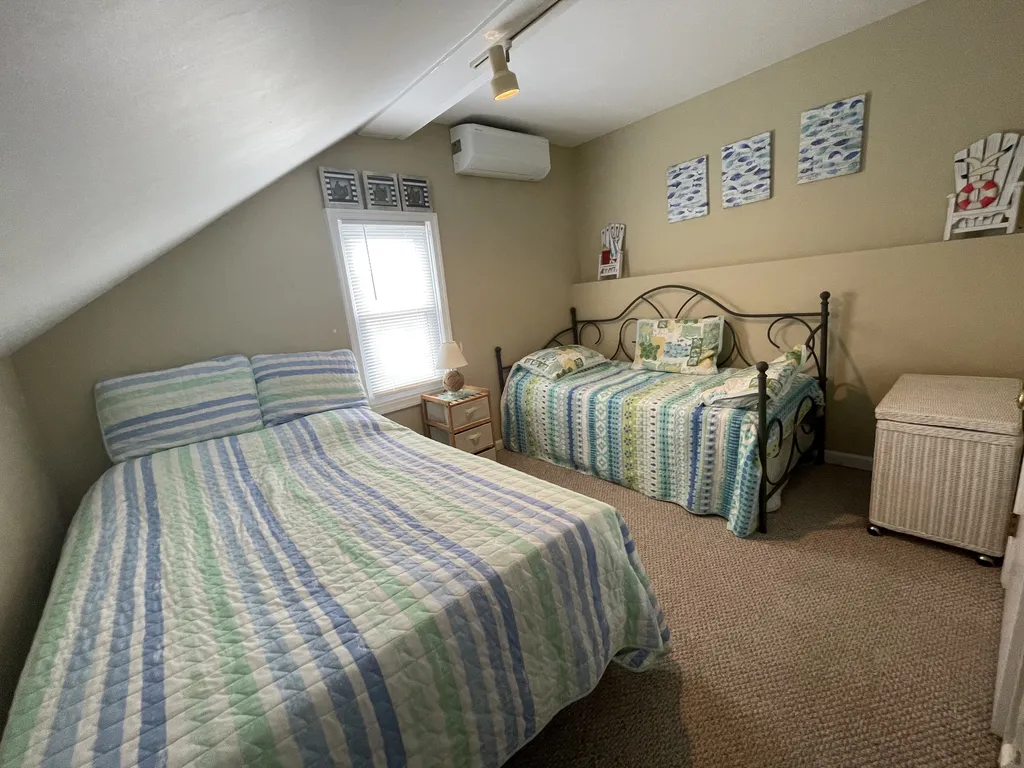 Bedroom 4 - Full and trundle