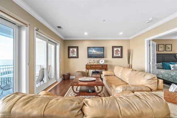 Living Room with views of Ocean