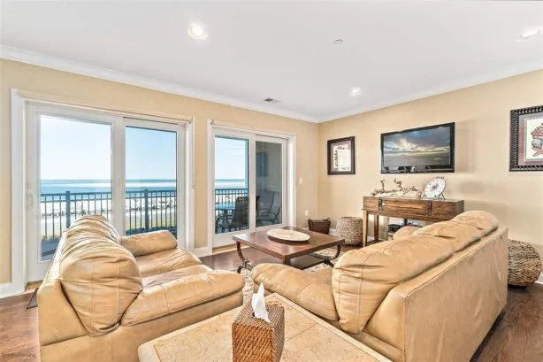 Living Room with views of Ocean