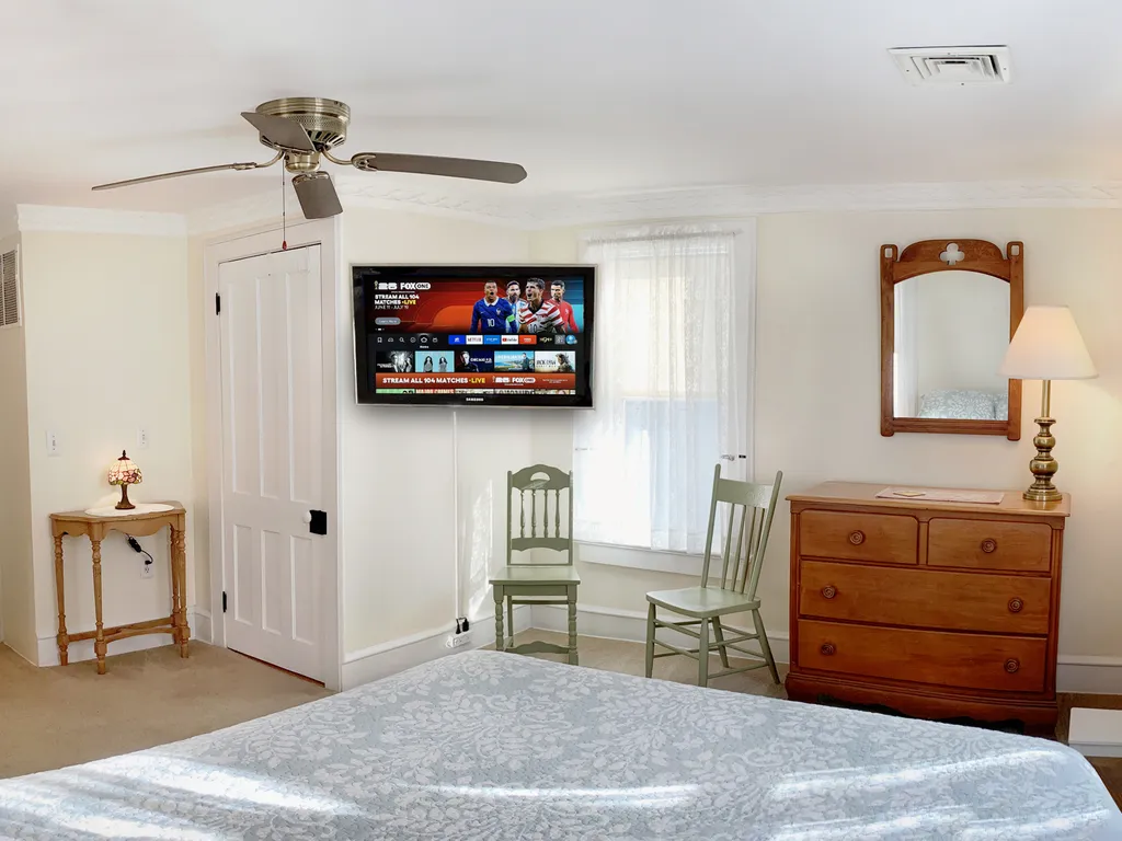master bdrm tv