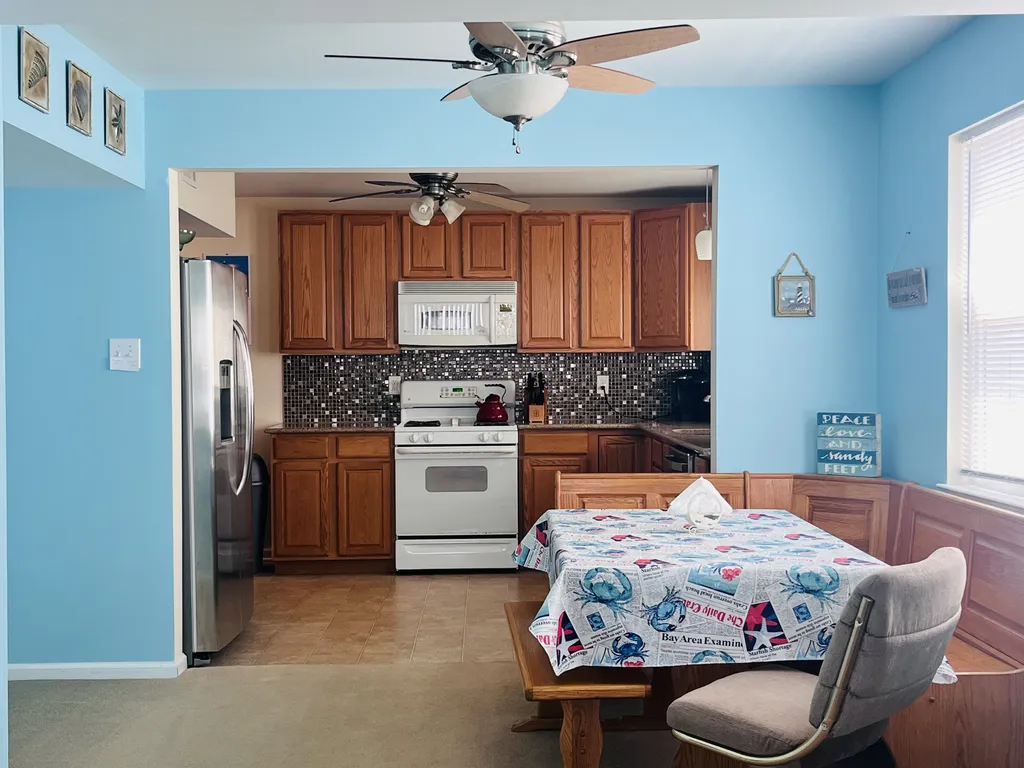 Dining room into kitchen