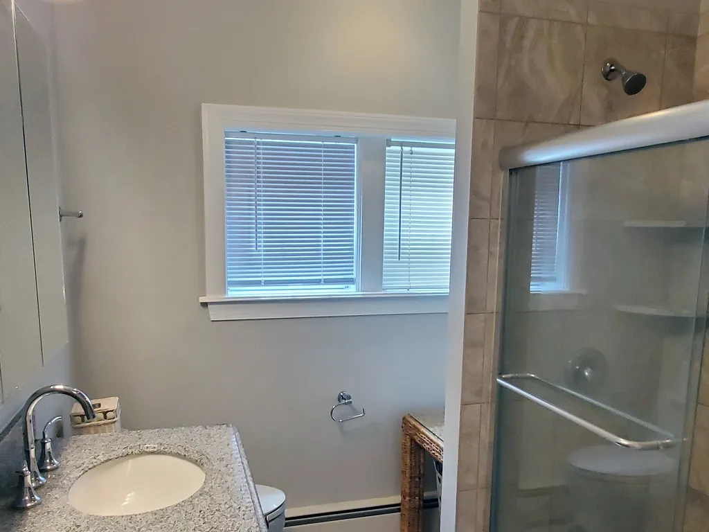 Main Bath with Tub