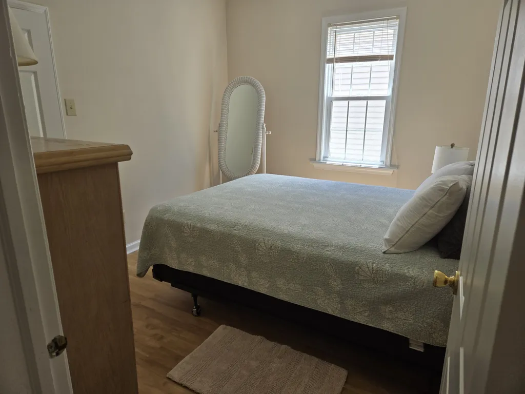 Middle Bedroom