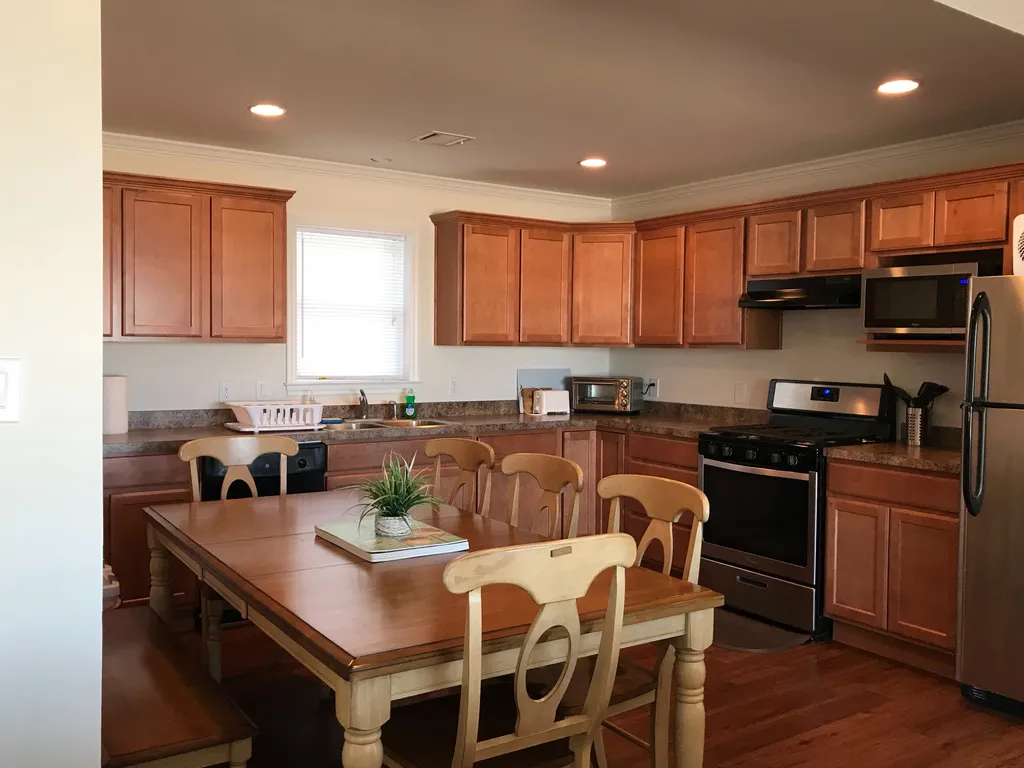 2FL kitchen and dining