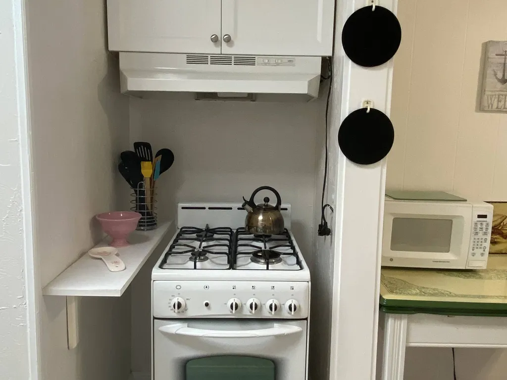 Apt. Kitchen