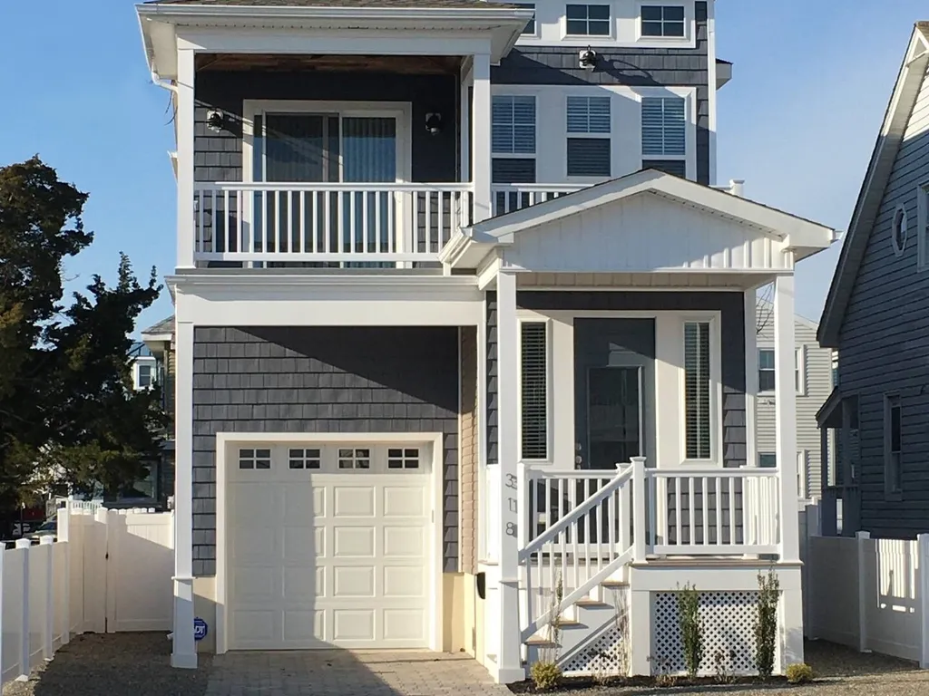 Beach House 4 Bedroom  Bath