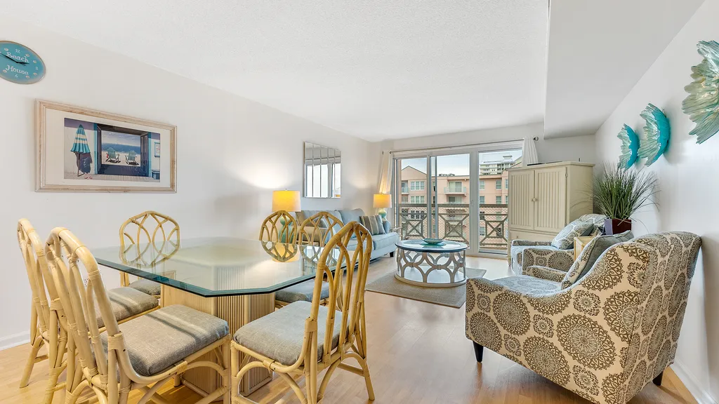 Dining/Living Room 