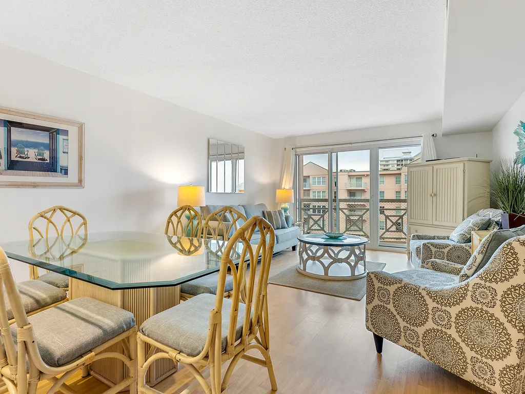 Dining/Living Room 