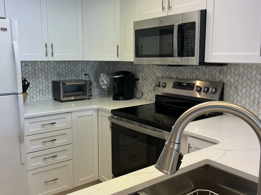 Kitchen with Quartz Countertops 