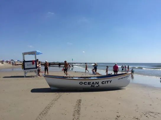 Only one block from beautiful Delancey Place Beach