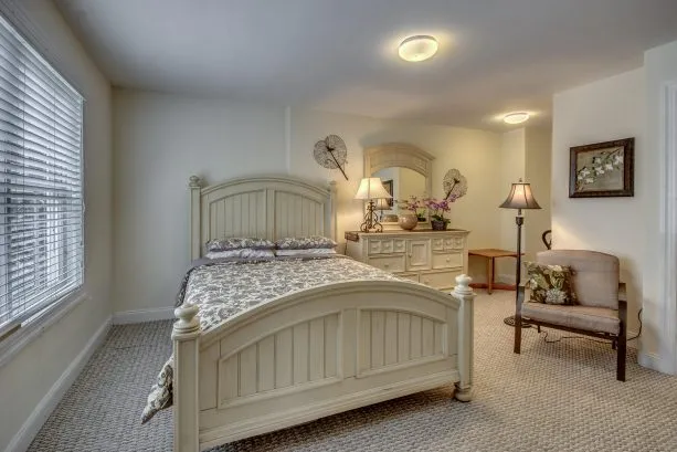 En-suite Bedroom (2nd Pic)