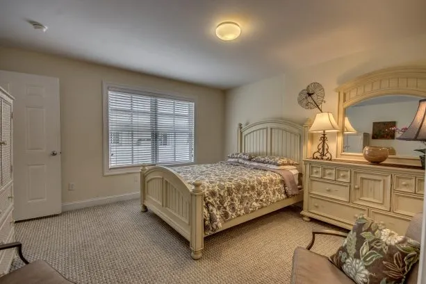 En-Suite Bedroom (Entrance Level)