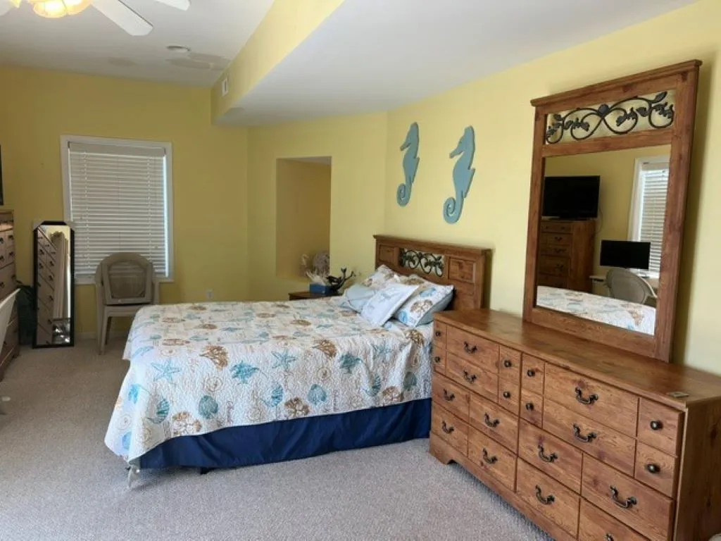 Second floor queen bedroom