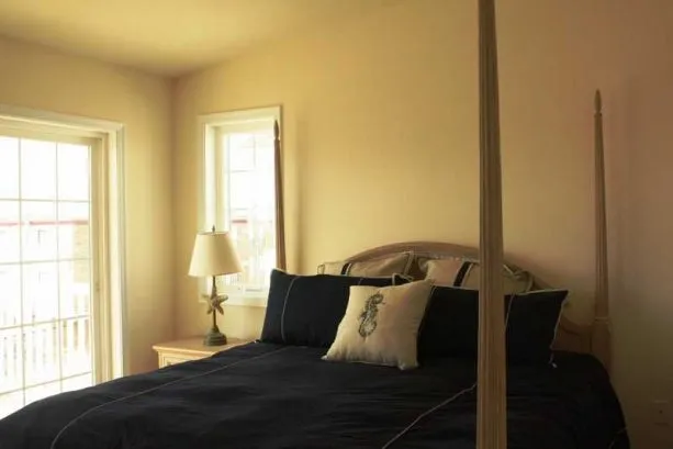 Master Bedroom W/king Poster Bed