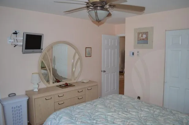 Entry from Great Room. Plenty of drawer space