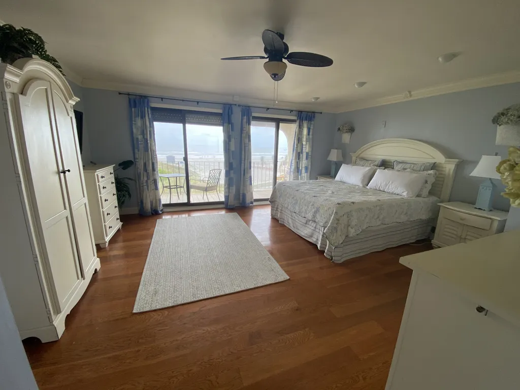 3rd Floor Master w/Oceanfront deck and 42' Flat Screen TV