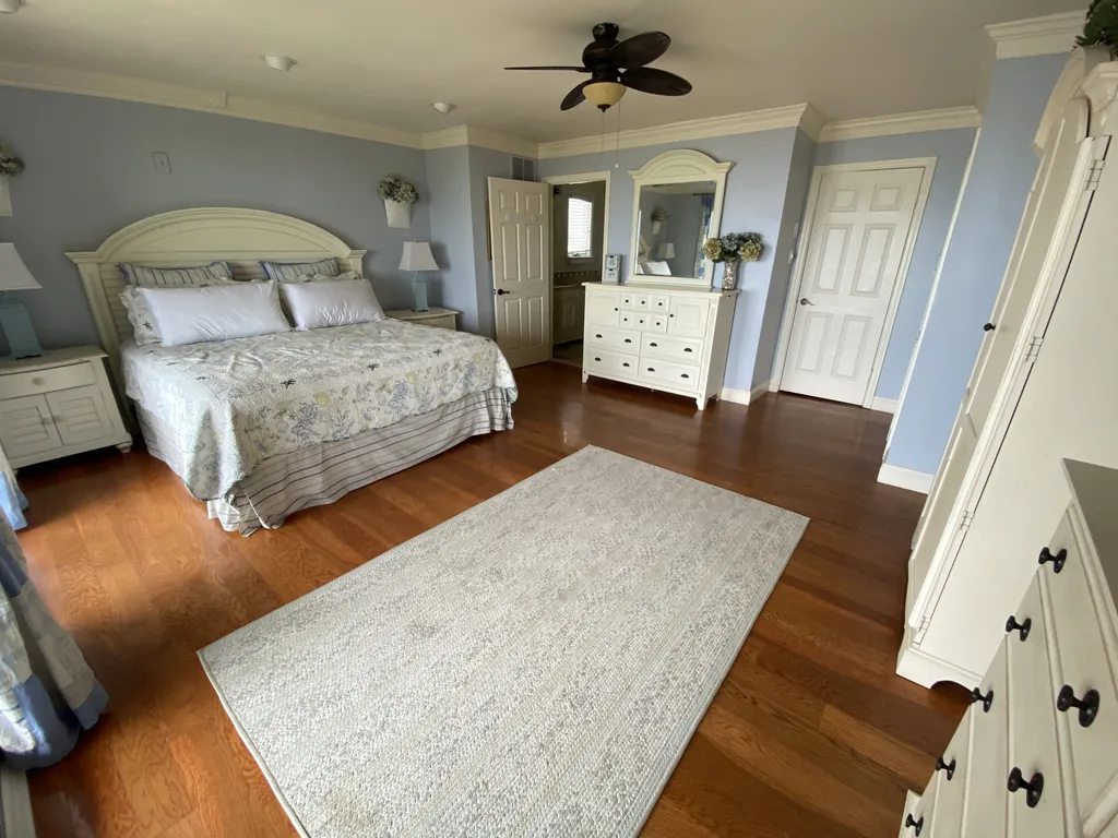3rd Floor Master w/Oceanfront deck and 42' Flat Screen TV