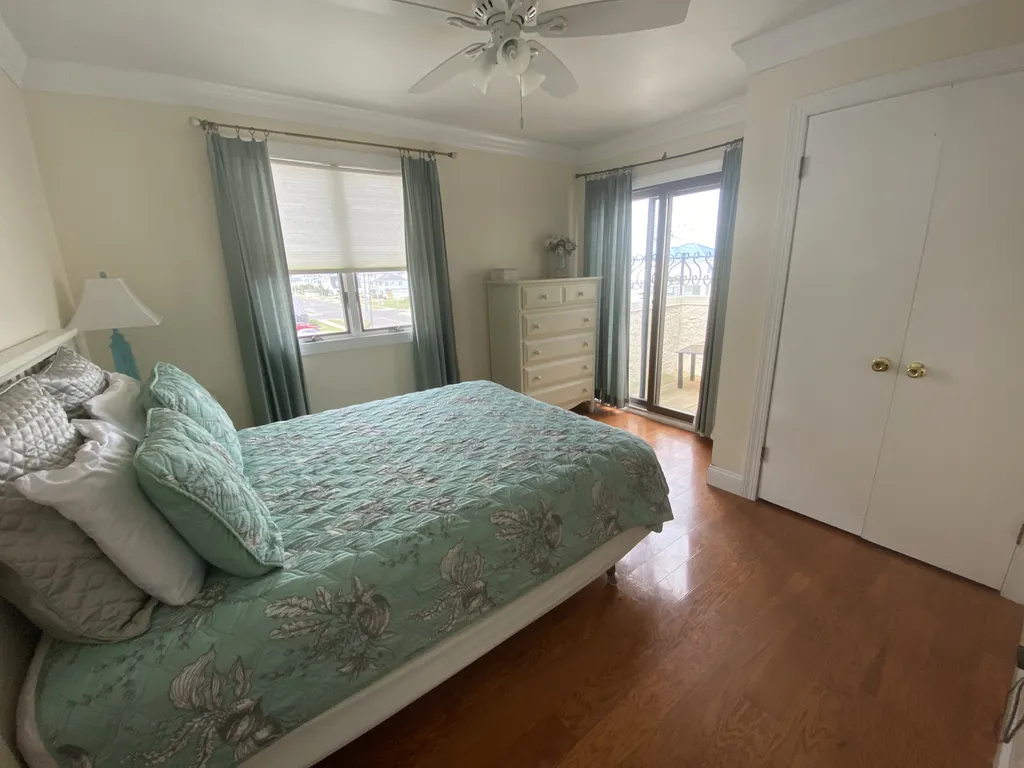 3rd Floor Queen with Private Balcony
