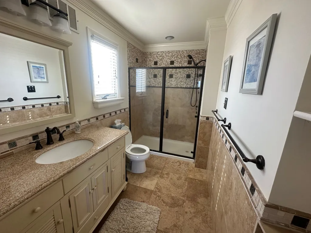Master bath with body sprays