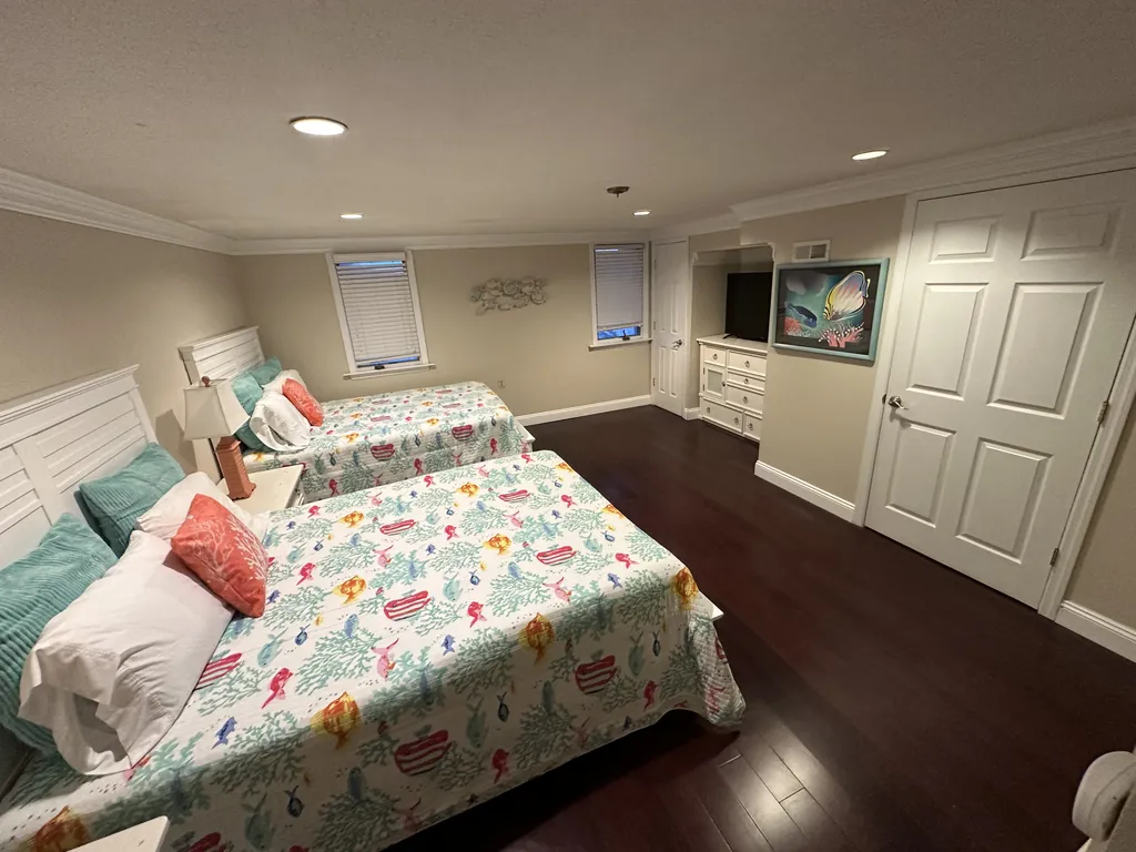 1st floor dual queen with 50&amp;quot; smart TV!