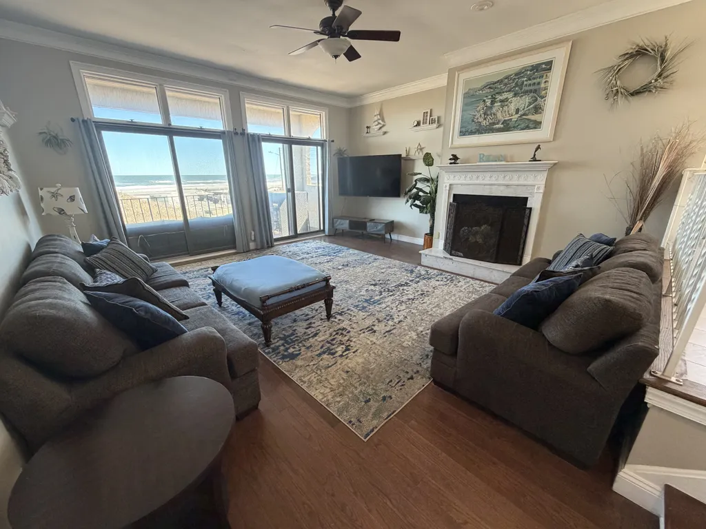 2nd floor great room with oceanfront deck