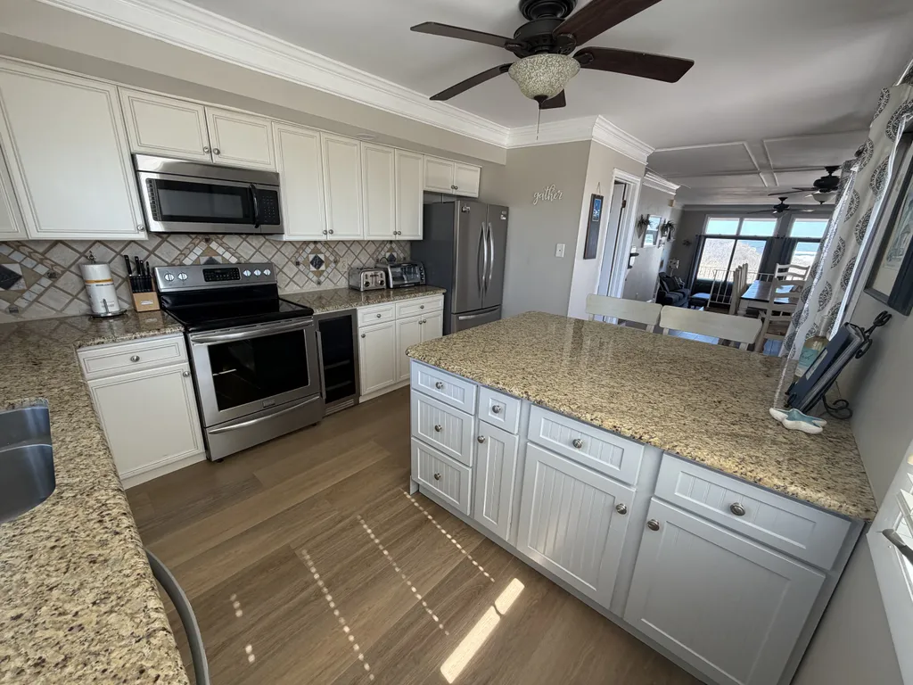 Kitchen with direct ocean views for meal prep!