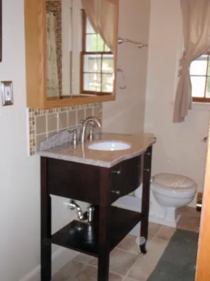 1st Floor full bathroom