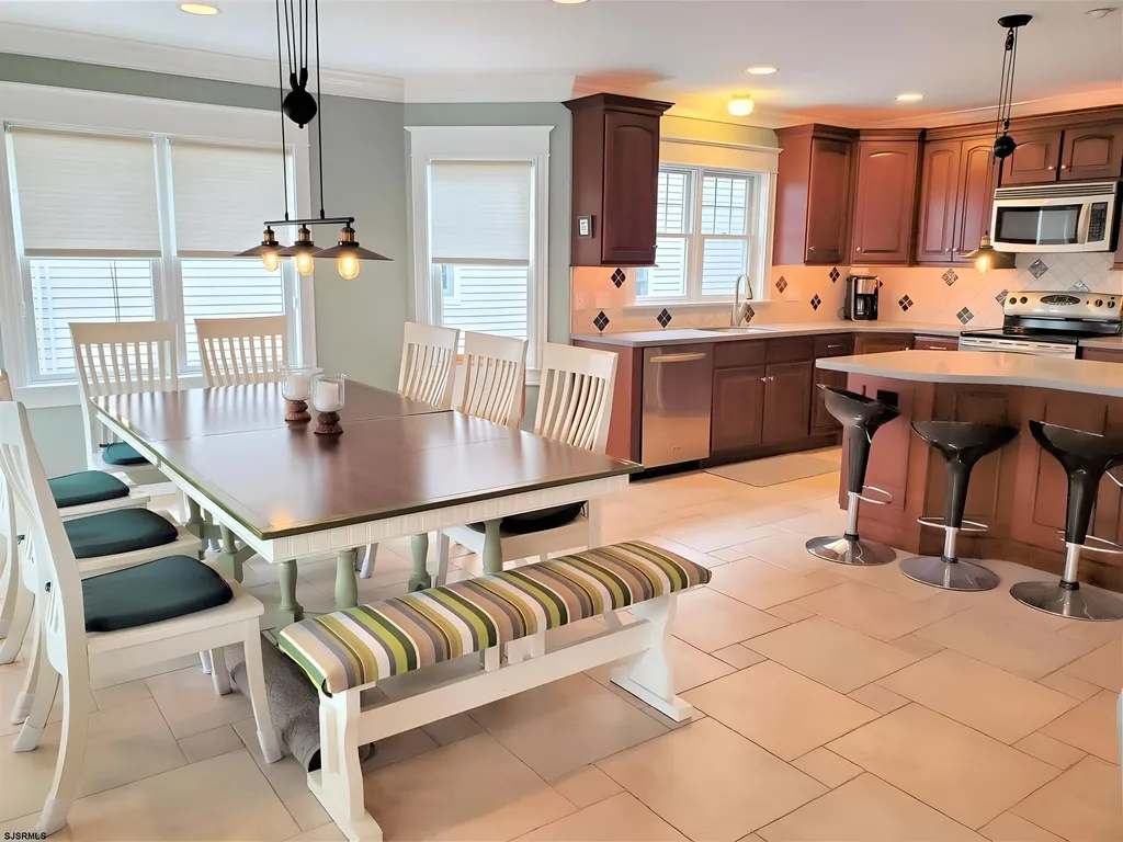 Large dining/kitchen open floor plan