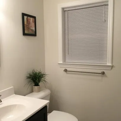 Main bath with tub/shower