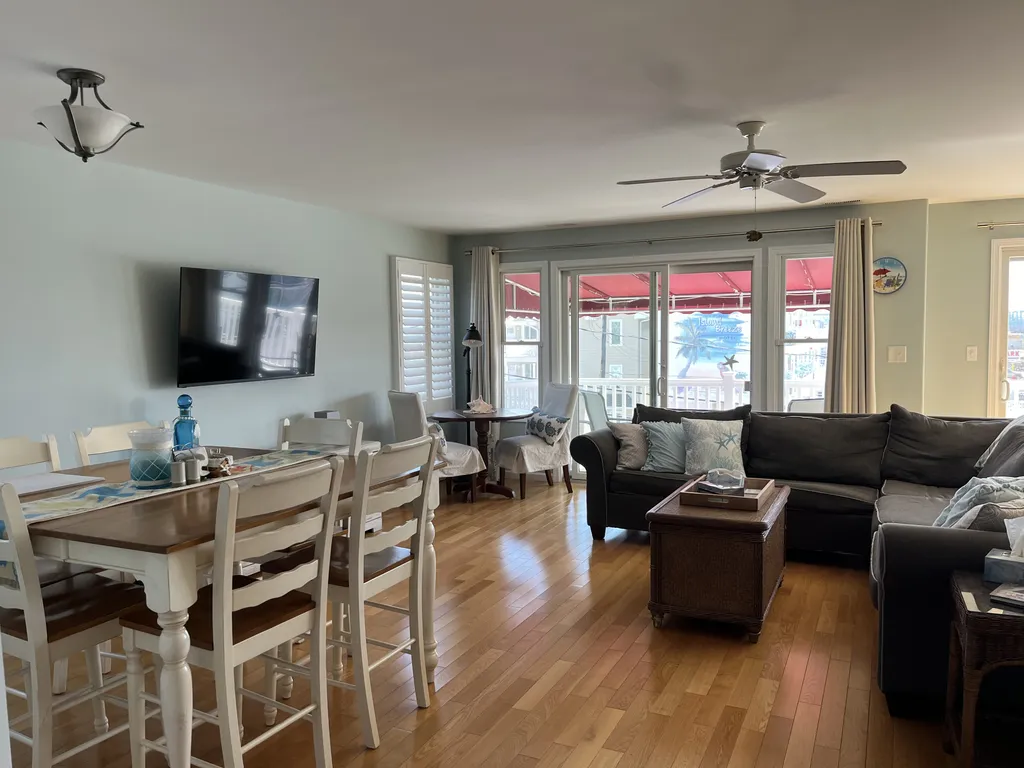 Dining &amp;amp; Living Room Area