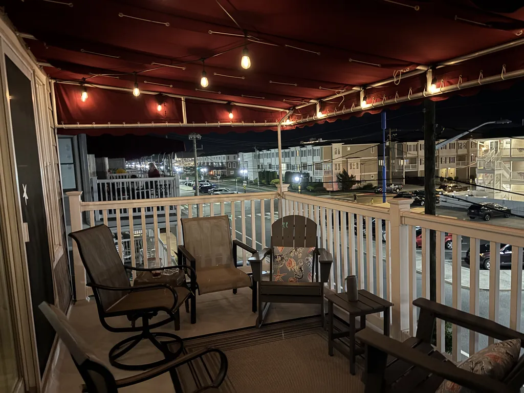 1/2 Deck Area Night