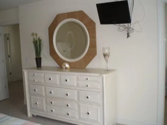 Master Bright Beach Decor, Large Double Closet, Bath w/ Tile Sho