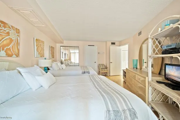 Bedroom 2 Queen Beds