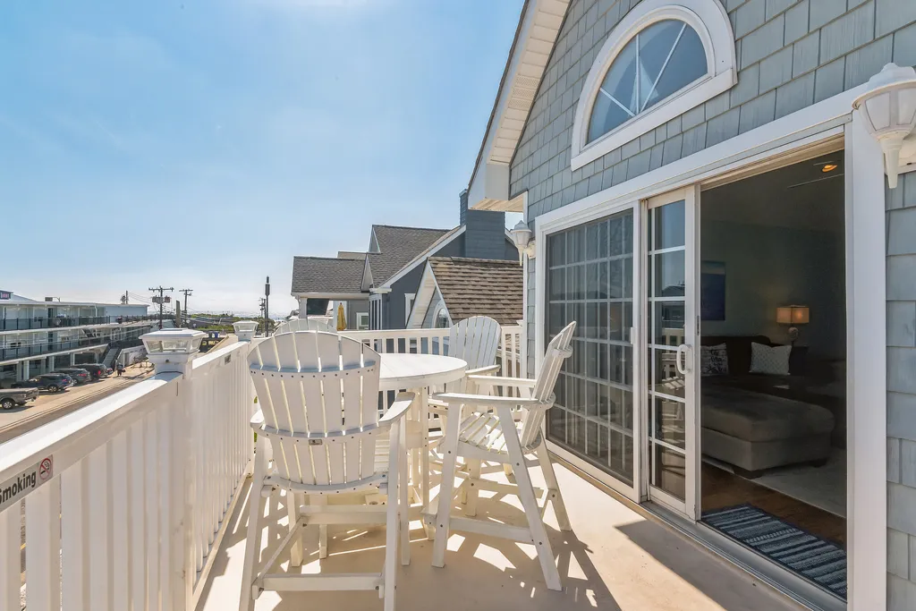 Deck w/Seating for 6
