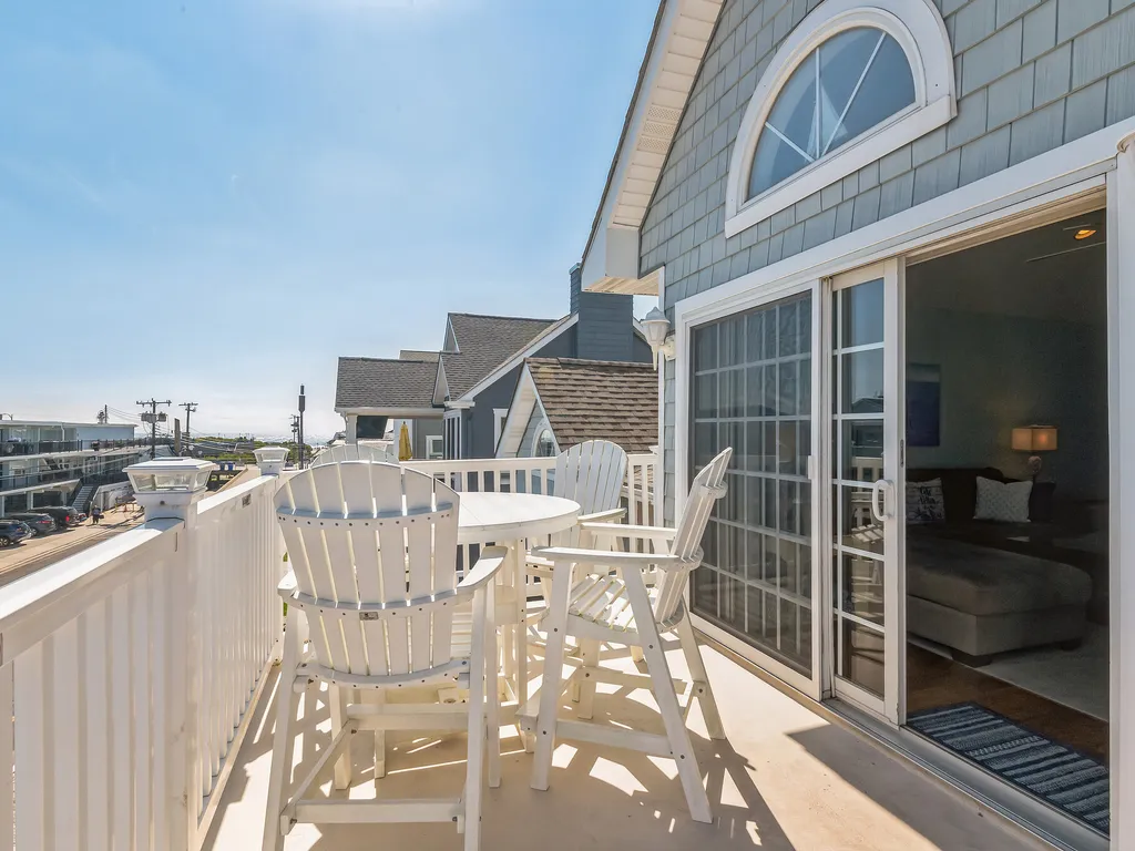 Deck w/Seating for 6