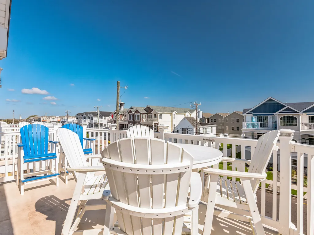 Deck w/Seating for 6