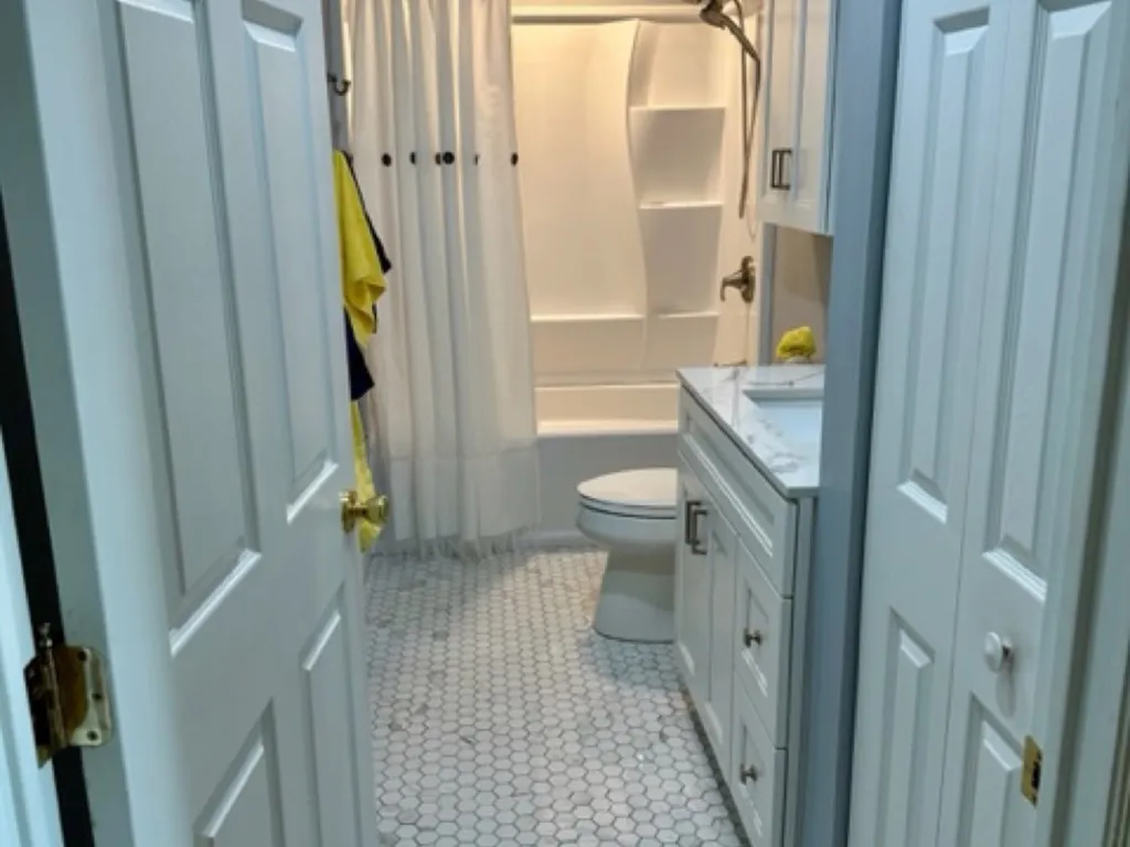 Hall Bath, full bath, towels, blow dryer 
