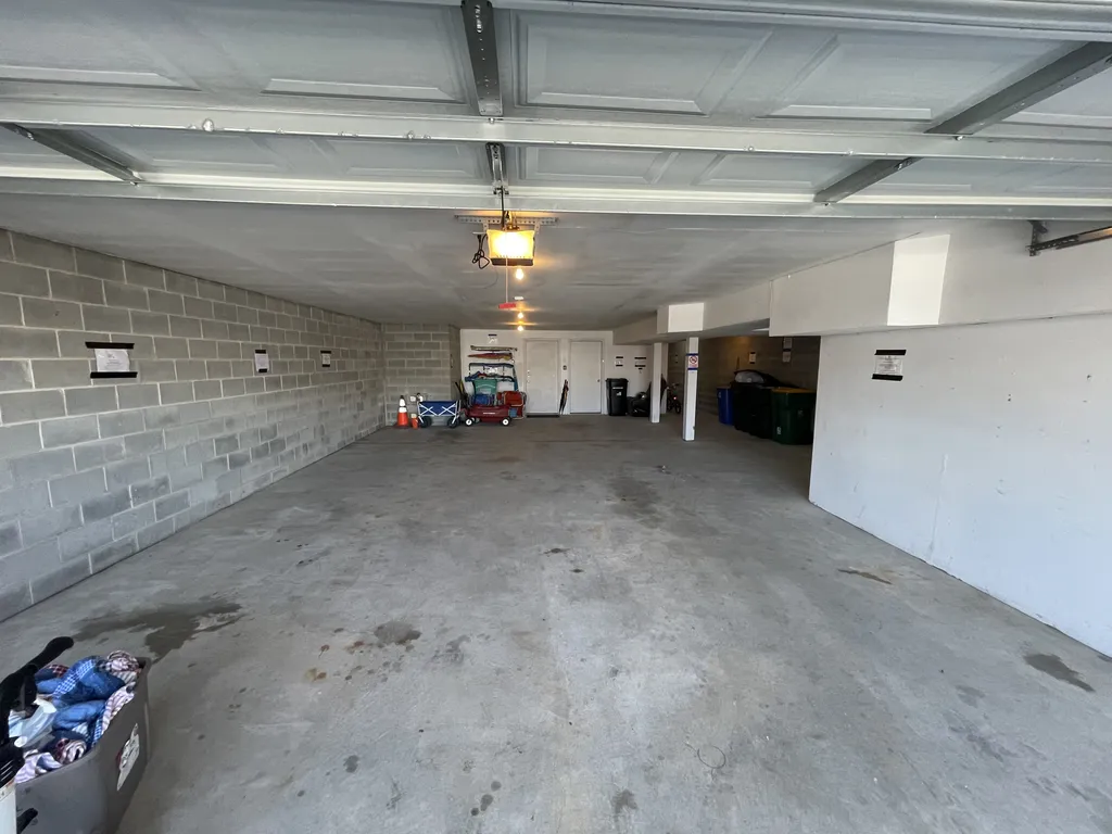 Large clean garage, beach chairs, beach unbetellas, bracg wagon, 3 seater child wagon for boardwalk 