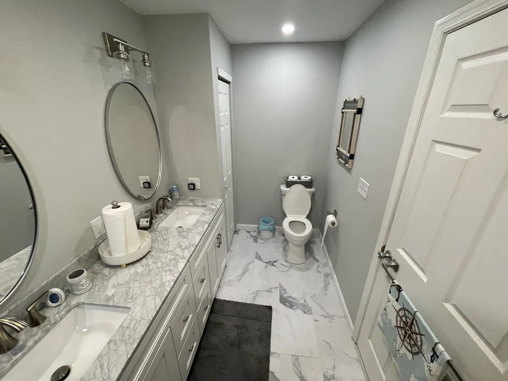 Master Bath with plenty of lighting 