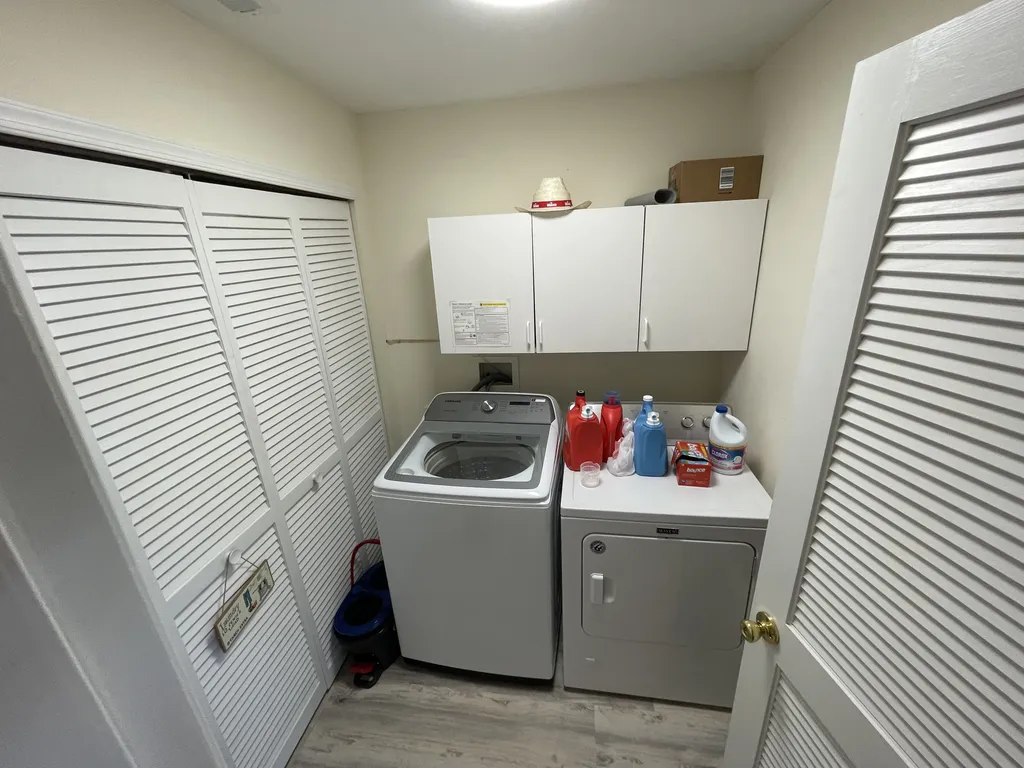 Full size laundry room 
