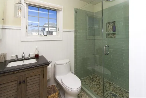 2nd floor luxury bathroom