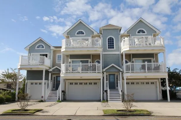 Middle Unit Top Floor