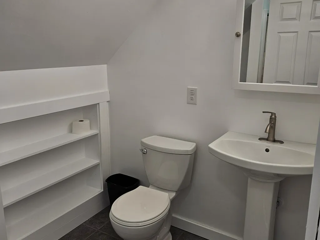 2ND FLOOR BATHROOM